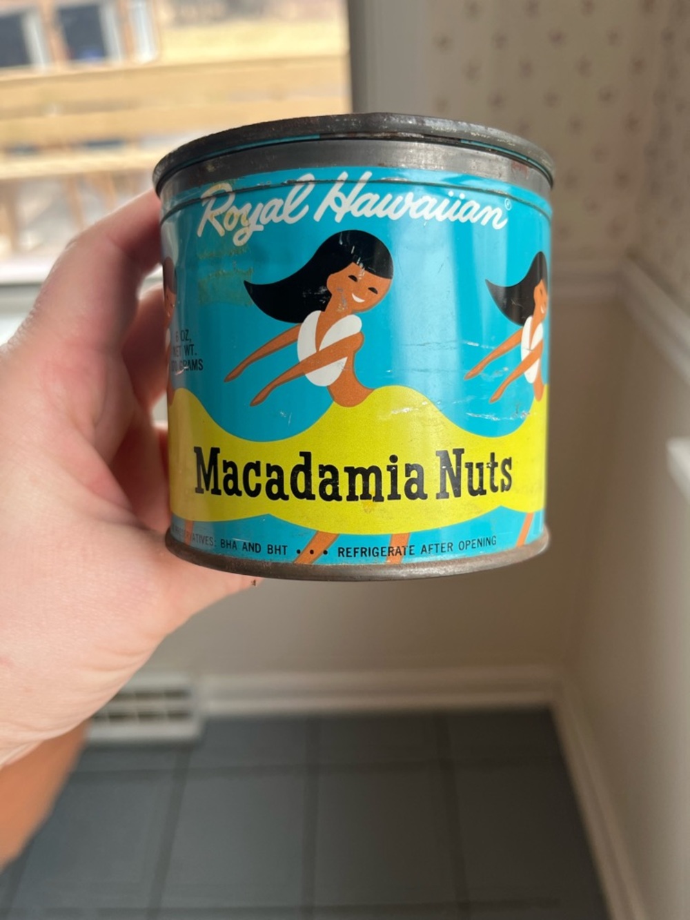 Vtg Royal Hawaiian Macadamia Nuts Tin
